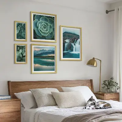Wanddecoratie compositie met groene planten en watervallen in de natuur