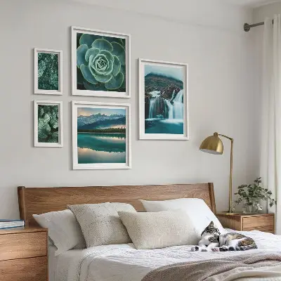 Wanddecoratie compositie met groene planten en watervallen in de natuur