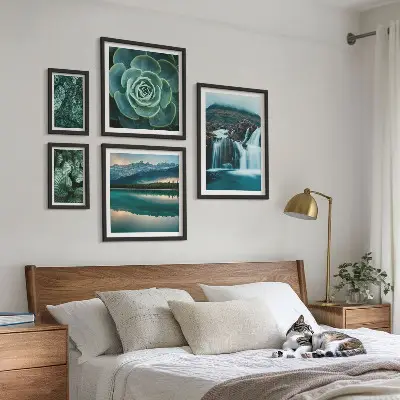 Wanddecoratie compositie met groene planten en watervallen in de natuur
