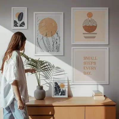 Gallery wall met stijlvolle slogans en plantenafbeeldingen