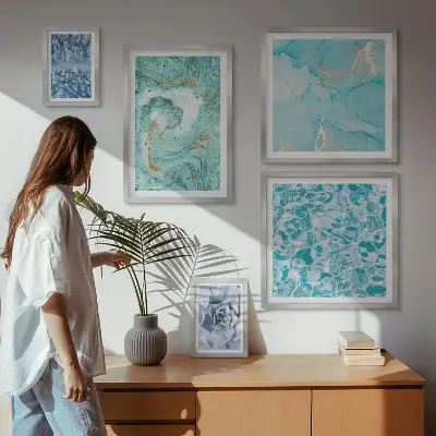 Wanddecoratie compositie met stijlvolle turquoiseblauwe accenten