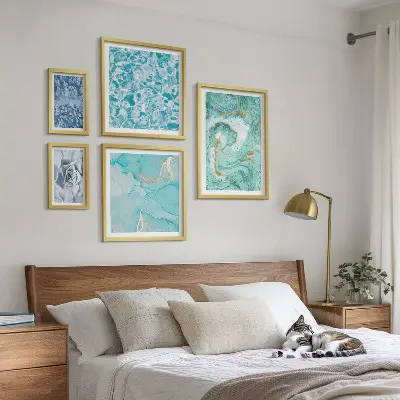 Wanddecoratie compositie met stijlvolle turquoiseblauwe accenten