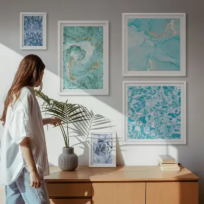 Wanddecoratie compositie met stijlvolle turquoiseblauwe accenten