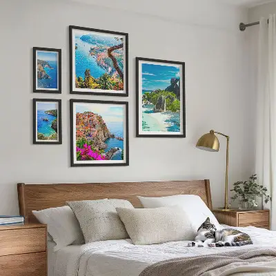 Set van moderne schilderijen met uitzichten op kustlandschappen