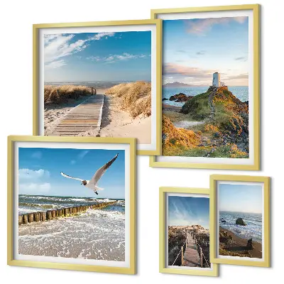 Gallery wall met afbeeldingen van vuurtorens en stranden aan zee