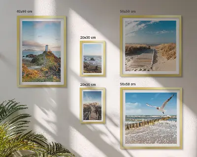 Gallery wall met afbeeldingen van vuurtorens en stranden aan zee