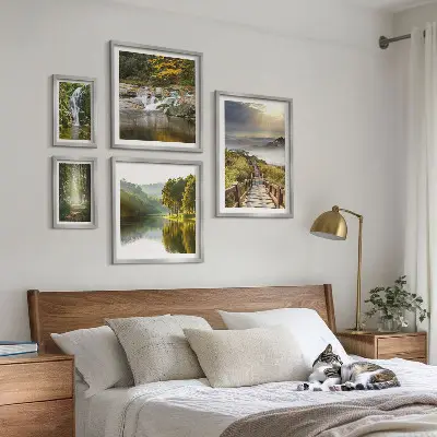 Moderne schilderijen set met natuurlandschappen van watervallen en bospaden