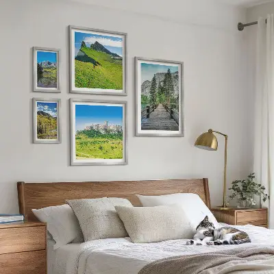 Gallery wall met berglandschappen en watervallen