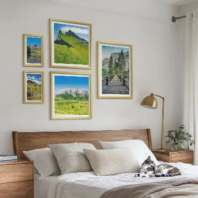Gallery wall met berglandschappen en watervallen