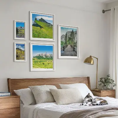 Gallery wall met berglandschappen en watervallen