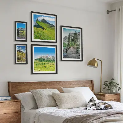 Gallery wall met berglandschappen en watervallen
