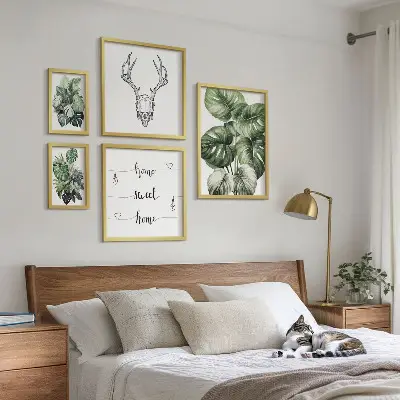 Set van moderne schilderijen met plantmotieven voor een natuurlijke uitstraling in huis