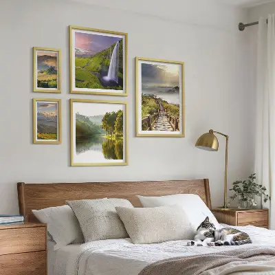 Gallery wall met landschappen, watervallen en bergen
