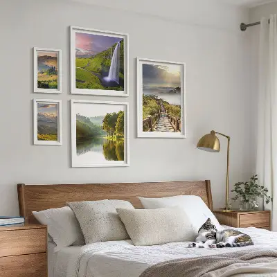 Gallery wall met landschappen, watervallen en bergen