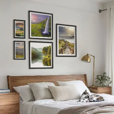 Gallery wall met landschappen, watervallen en bergen