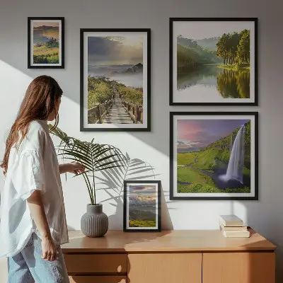 Gallery wall met landschappen, watervallen en bergen