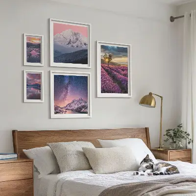 Gallery wall met natuurlandschappen en lavendelbergen