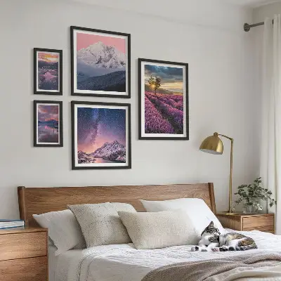 Gallery wall met natuurlandschappen en lavendelbergen