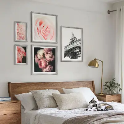 Wanddecoratie compositie met rozen en Eiffeltoren in romantische stijl