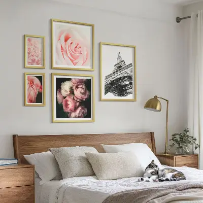 Wanddecoratie compositie met rozen en Eiffeltoren in romantische stijl