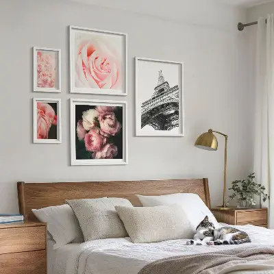 Wanddecoratie compositie met rozen en Eiffeltoren in romantische stijl