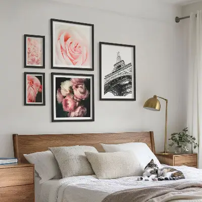 Wanddecoratie compositie met rozen en Eiffeltoren in romantische stijl