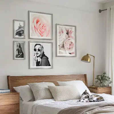 Wanddecoratie met rozen stijlvolle compositie van portretten
