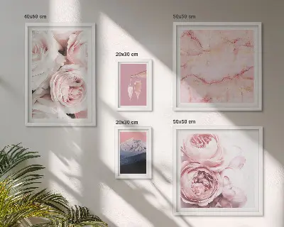 Set van moderne schilderijen met een elegant accent van roze bloemen