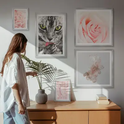 Gallerijmuur katten, rozen en delicate tinten