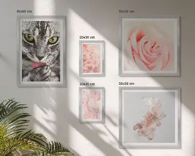 Gallerijmuur katten, rozen en delicate tinten