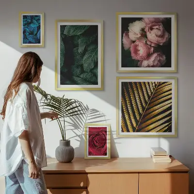 Set van moderne schilderijen met plantaardige bloemmotieven
