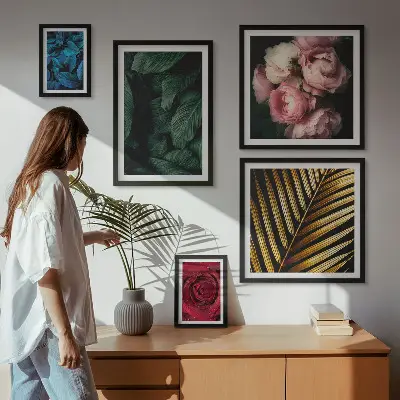 Set van moderne schilderijen met plantaardige bloemmotieven