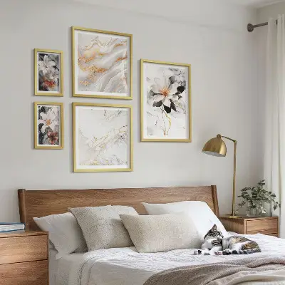 Wanddecoratie compositie bloemen met een marmeren elegantie