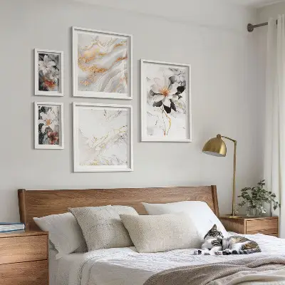 Wanddecoratie compositie bloemen met een marmeren elegantie