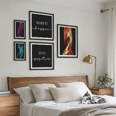 Set van moderne schilderijen met citaten, lichtpatronen en inspiraties