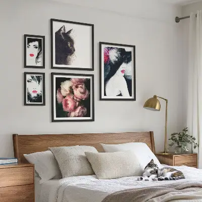 Moderne schilderijen set Stijlvolle portretten van vrouwen met rozen
