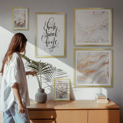 Gallery wall Stijlvol interieur met bloemen en marmer
