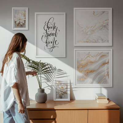 Gallery wall Stijlvol interieur met bloemen en marmer