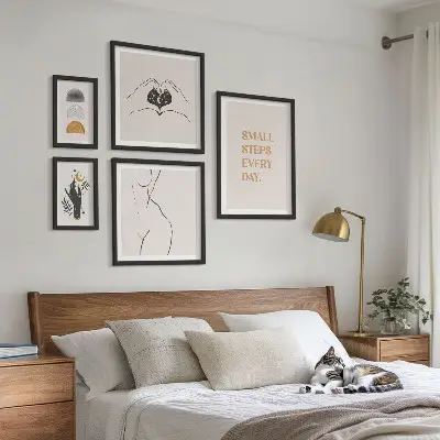 Wanddecoratie compositie met een minimalistisch design over positief denken