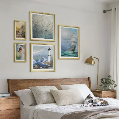Set van moderne schilderijen met zeeavonturen en landschappen