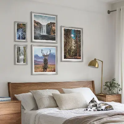 Set van moderne schilderijen met landschappen, watervallen en natuur
