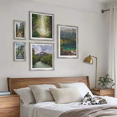 Wanddecoratie compositie met berglandschappen en bospaden