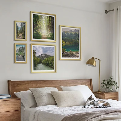 Wanddecoratie compositie met berglandschappen en bospaden