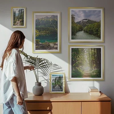 Wanddecoratie compositie met berglandschappen en bospaden