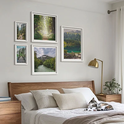 Wanddecoratie compositie met berglandschappen en bospaden