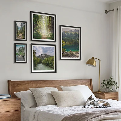 Wanddecoratie compositie met berglandschappen en bospaden