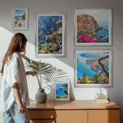 Gallery wall met kustlandschappen, vissen en stranden
