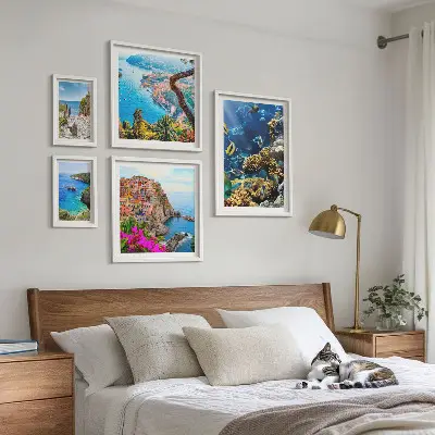 Gallery wall met kustlandschappen, vissen en stranden