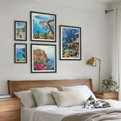Gallery wall met kustlandschappen, vissen en stranden