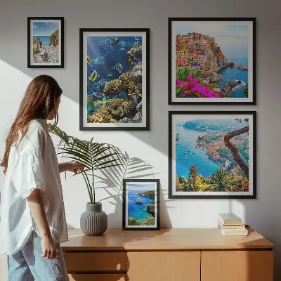 Gallery wall met kustlandschappen, vissen en stranden